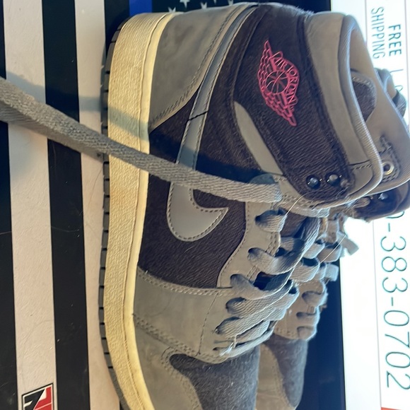 Retro Air Jordan 1 - Picture 2 of 4